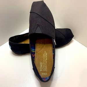 TOMS Classic Black Slip-on Women’s size 6.5